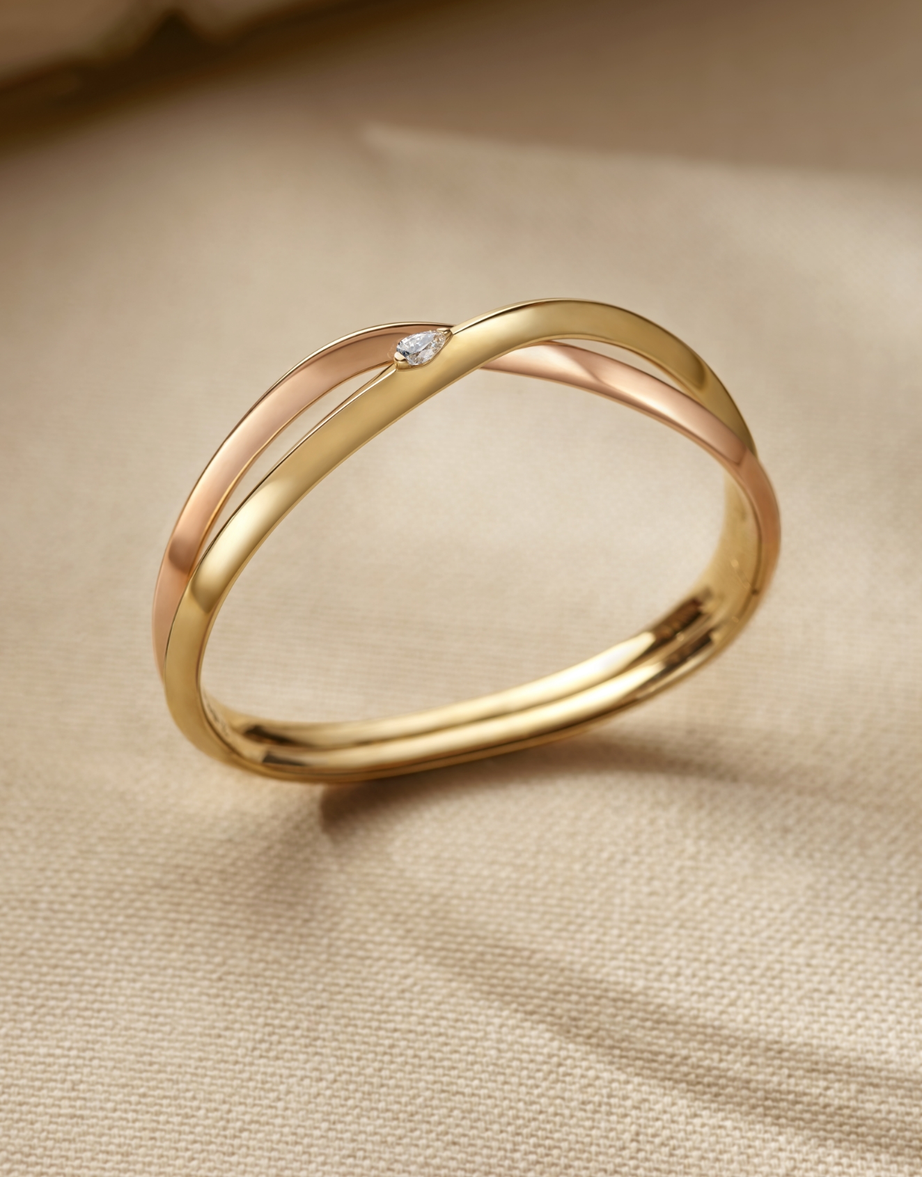 My Embrace Bangle, 1 diamond